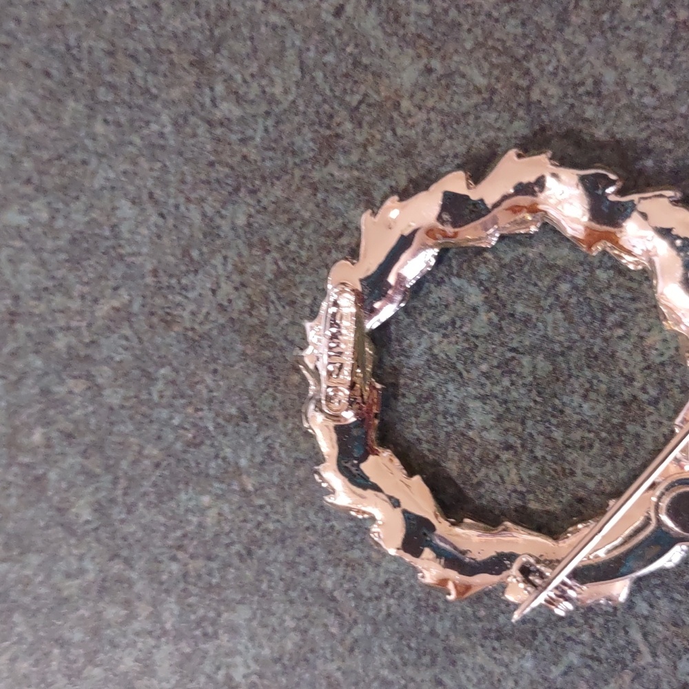 Singed "Gerry's" Elegant Gold Tone  Leaf Brooch - Picture 3 of 4